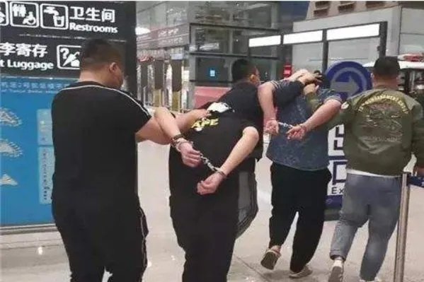 男子举报32吨假饮料被打，这件事的详情始末是什么？