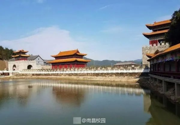 大学校区建得像古代皇宫是怎么回事?