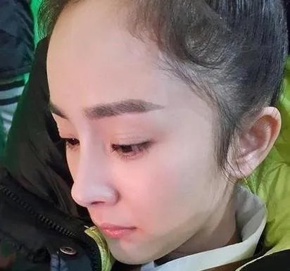 如何评价杨幂的红发造型?
