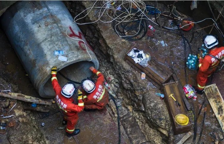 海南一工地发生塌方事故导致两名工人身亡?