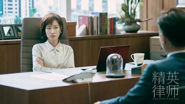 《精英律师》戴曦大学毕业没有拿到法律文凭,你怎么看?像她这种情况还有机会考律师吗?