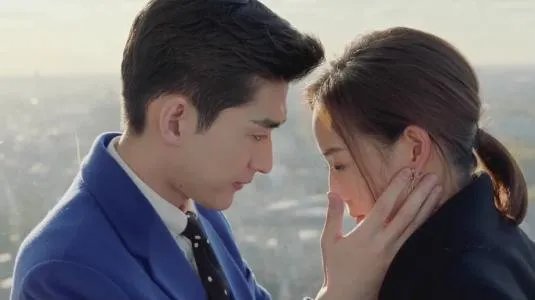 《温暖的弦》这部影视作品由哪些演员出演了？