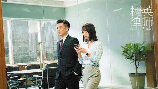 《精英律师》戴曦大学毕业没有拿到法律文凭,你怎么看?像她这种情况还有机会考律师吗?