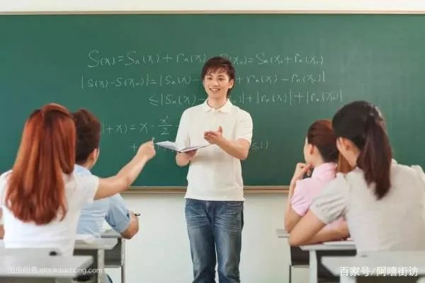 学生感冒，班主任不给假，导致发烧住院，家长应该索赔吗？