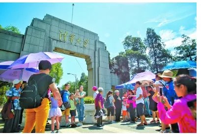 校园游 “黄牛”揽客要价多少钱？