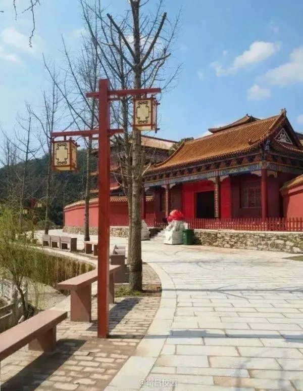 大学校区建得像古代皇宫是怎么回事?