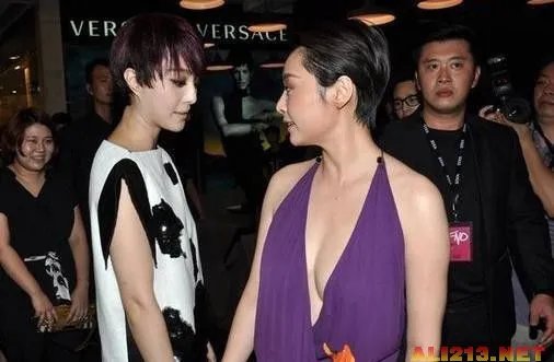 深V装八字奶酥胸隐现!女星真空上阵斗胸出位