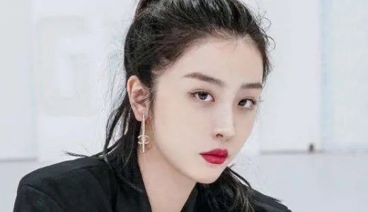 THE9正面照传出，其他学员都是正面看镜头，为什么虞书欣赵小棠例外？
