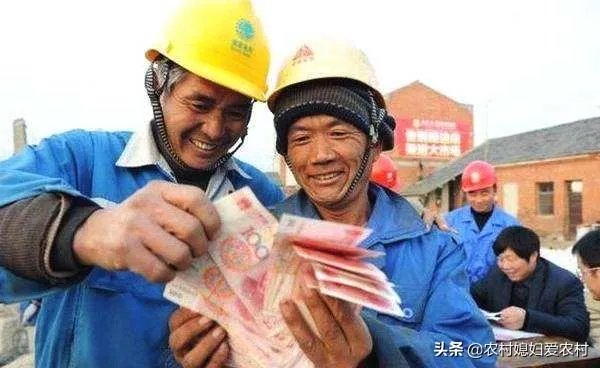 农村老人六十多岁了还在工地上打工正常吗?
