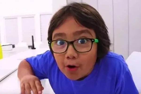 美国8岁男孩在YouTube发视频年入1.8亿,他是怎么做到的?