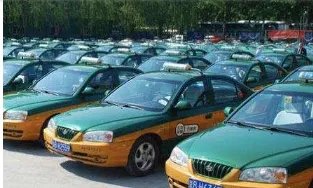 出租车接家人被罚1000元记12分合理吗？