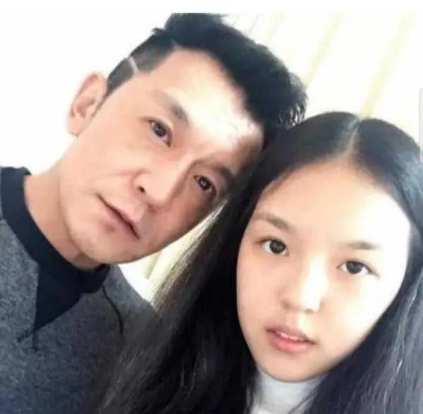 留下2亿遗产的李咏，没有把遗产给妻子，而是给了女儿，为什么？