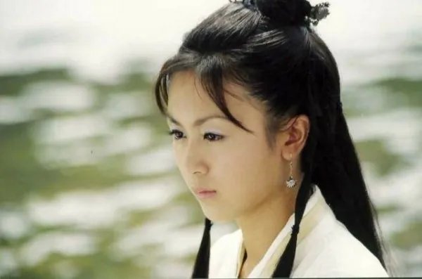 梁艺龄老公简介