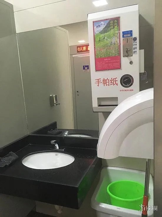 上海建无性别公厕解决女性排队问题 男女同厕好尴尬
