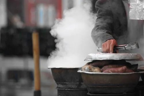 大爷卖红薯为什么求客别扫码?