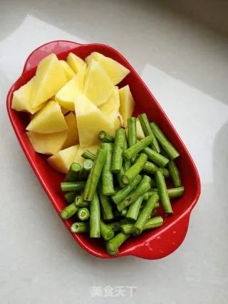 土豆炖鸡块
