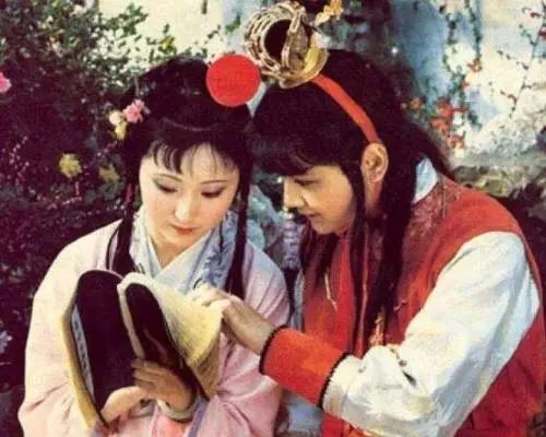 “枉凝眉”的意思是什么？