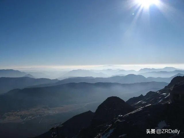一览众山小的前一句是什么？