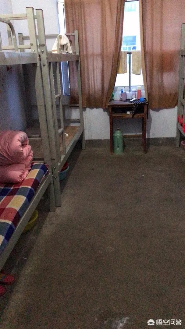 孩子马上上一年级了，送去好点封闭式学校住宿，还是去普通的不住宿学校好呢？为什么？