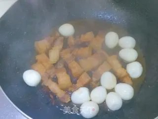 鹌鹑蛋红烧肉
