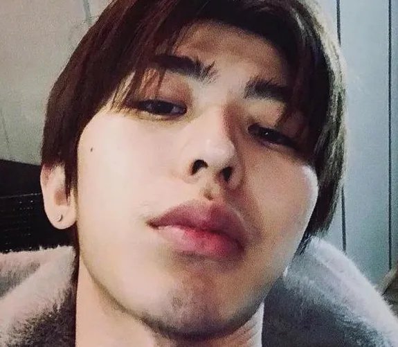 小鲜肉如今不吃香了,黄子韬开始秀肌肉,鹿晗是怎么做的?