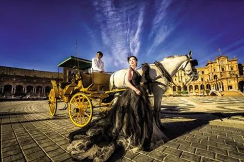 粉色婚纱代表什么 黑色婚纱很不吉利吗