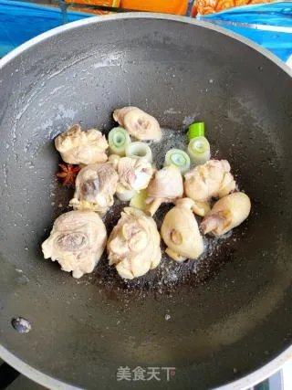 土豆炖鸡块