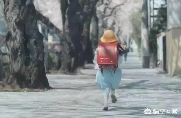孩子马上上一年级了，送去好点封闭式学校住宿，还是去普通的不住宿学校好呢？为什么？