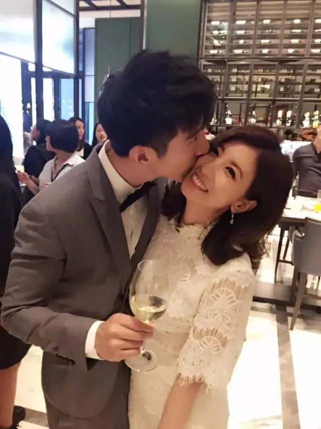 贾静雯老公亲手打造的硬汉Loft风，颜值也超高！