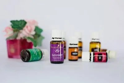 紫草精油涂在脸上会不会过敏 紫草精油涂在脸上过敏的症状有哪些
