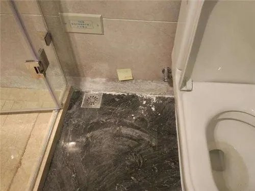 卫生间漏水怎么办