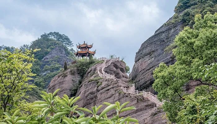 三山夹两盆指的是 三山夹两盆指的是哪里