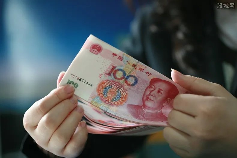 雷峰塔高薪招保安 年薪8万有年终奖还有五险一金