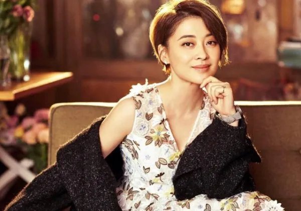 她与陈佩斯搭档表演大变活人,如今27年过去了,生活过得怎样了?