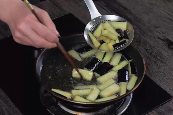 咸鱼茄子煲的做法 咸鱼茄子煲的家常做法