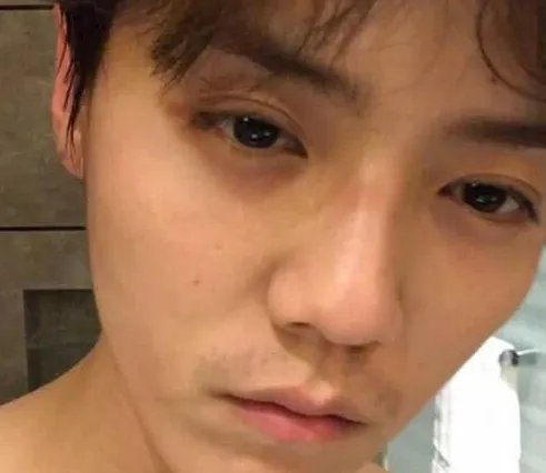 小鲜肉如今不吃香了,黄子韬开始秀肌肉,鹿晗是怎么做的?