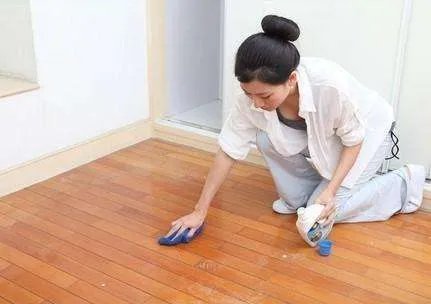 地面清洁小技巧 怎么让家里的地板更干净