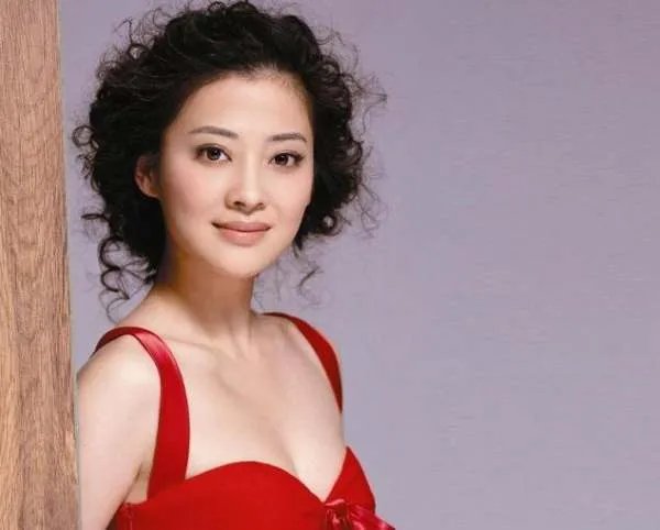 她与陈佩斯搭档表演大变活人,如今27年过去了,生活过得怎样了?