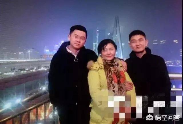 保姆偷子26年还回不成器儿子,亲妈怒怼:这是甩包袱。对此事你怎么评价?