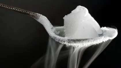 如何泼水成冰