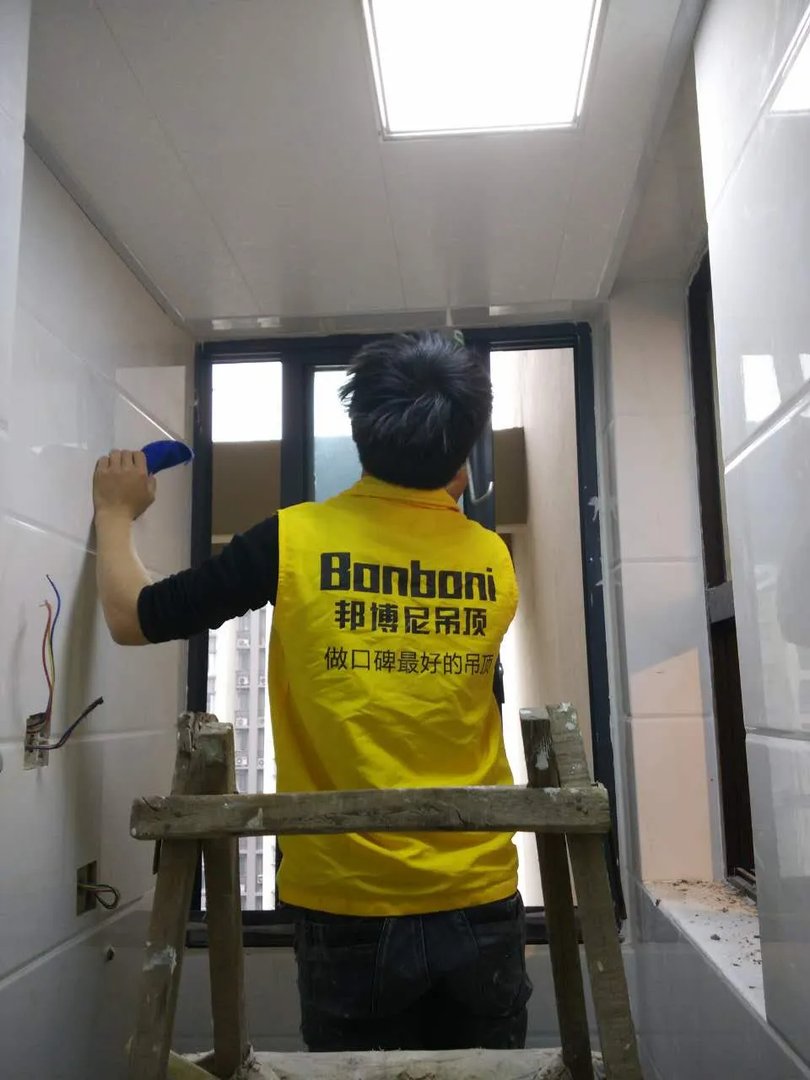 表扬齐家邦博尼集成吊顶，现场安装实景曝光