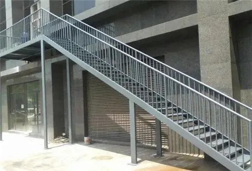 楼梯扶手高度一般是多少
