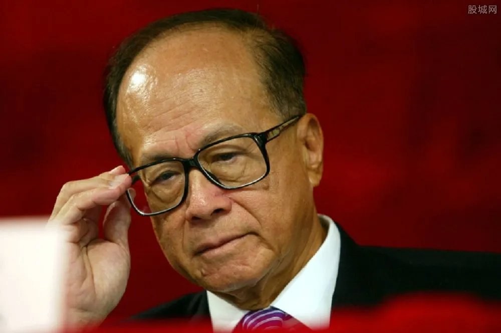 世界华人首富之一 李嘉诚有多少钱?