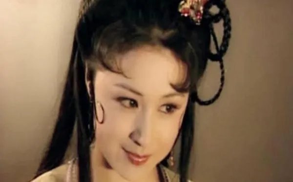 于月仙车祸原因曝光，凌晨三点撞死2只骆驼，司机其他乘车人员的情况如何？