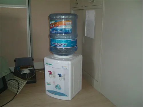 饮水机里面漏水怎么回事