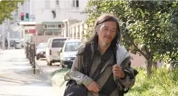 北大毕业的高材生姚远,消失了12年当流浪汉,他的现状如何了?