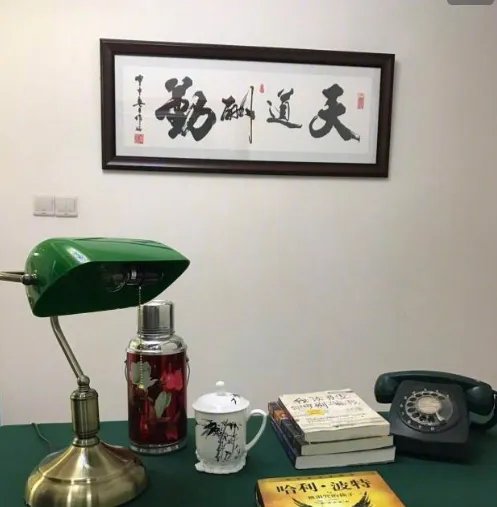 求孙心切婆婆爆改小两口出租屋,简约风秒变中南海style