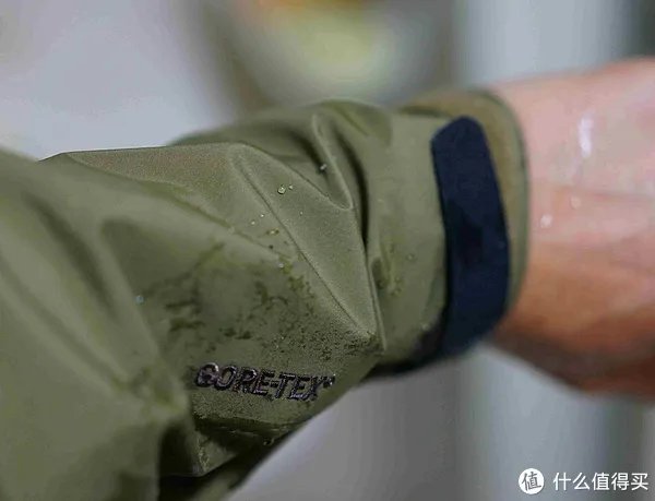 始祖鸟冲锋衣怎么样