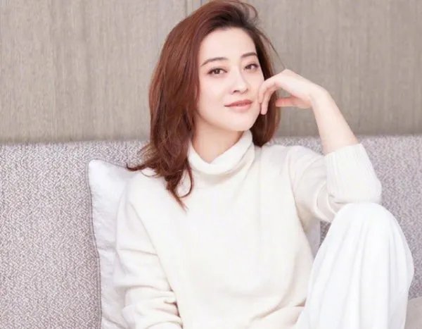 她与陈佩斯搭档表演大变活人，如今27年过去了，生活过得怎样了？