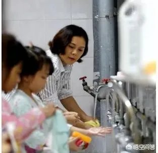 孩子马上上一年级了，送去好点封闭式学校住宿，还是去普通的不住宿学校好呢？为什么？